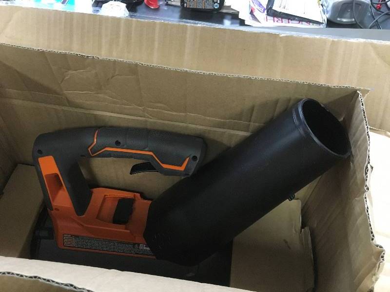lot 71 image: Ridgid Gen 5X 18-Volt Jobsite Blower Kit in like New working conditions