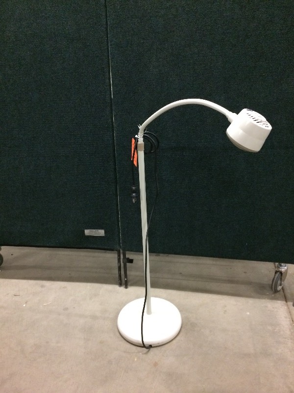 lot 24 image: WOW MidmarkRitter Stationary Gooseneck Minor SurgerySurgical Light MEDICAL PROCEDURE LIGHT - Excellent