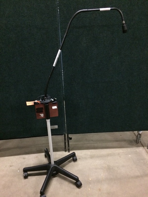 lot 25 image: WOW RETAIL USED $600 WELCH ALLYN PORTABLE EXAM PROCEDURE OBGYN LIGHT 48830 & FOCUSABLE ADJUSTIBLE FIBEROPTIC LAMP LITE PIPE Mounted On Mobile Stand - Excellent Working Condition