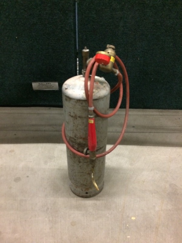 lot 33 image: Oxygen Acetylene Torch Welder Kit with Tank, Regulator Etc - Works - Tank Is Empty