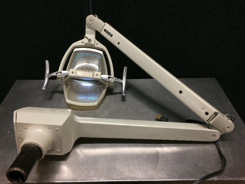 lot 48 image: Retails Used $2000 Pelton Crane Lfii Dental Operatory Exam Light For Post-mount Surgical Lighting - Great Working Condition Plugs Right Into Regular Light Socket Excellent For Other Uses