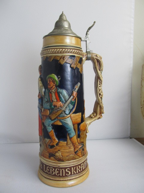 lot 40 image: Large Vintage 2 Liter German Beer Stein
