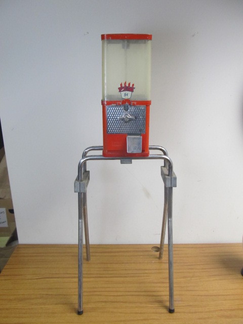 lot 53 image: Vintage 5 Cent KOMET Gumball Machine wStand