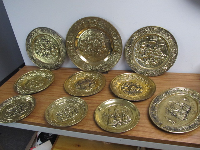 lot 65 image: Large Lot of Vintage English Peerage Brass Wall Plates