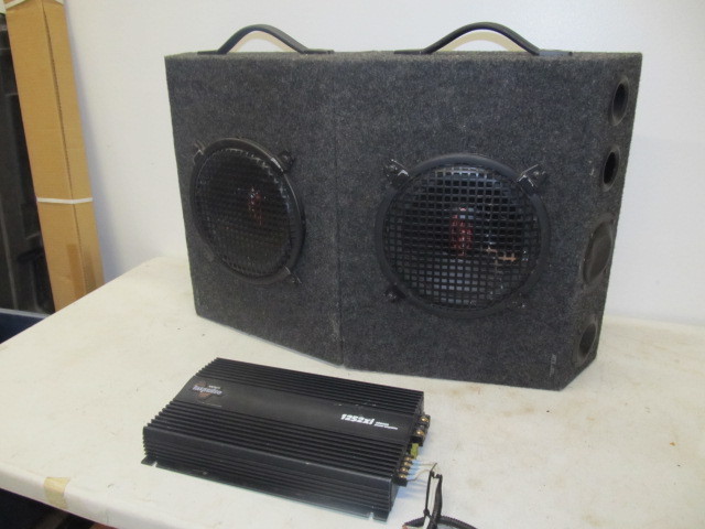 lot 81 image: Dual PUNCH 2 Dual Subwoofer wKicker Amp