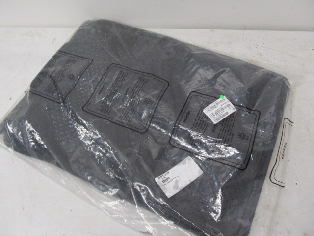 lot 83 image: Set of 4 BRAND NEW CarTruck Floor Mats