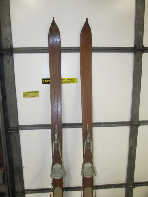 lot 95 image: Nice Pair of Vintage NORTHLAND Wooden Snow Skis