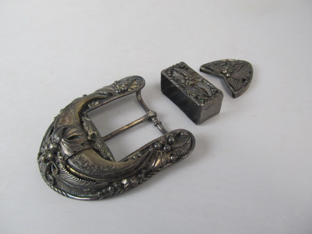 lot 101 image: Signed JJM Vintage Sterling Silver Belt Buckle Set