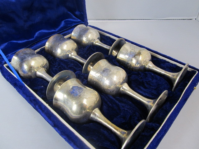 lot 110 image: UNUSED Vintage Silver Plated Goblet Set wCase
