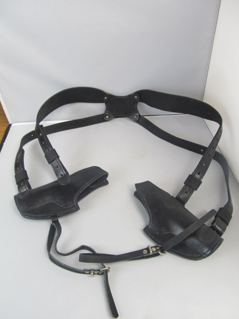 lot 111 image: Leather Dual Holster Gun Belt