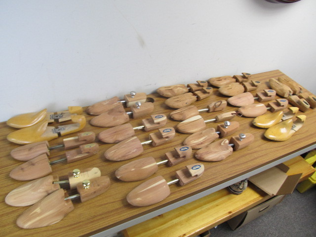lot 113 image: Large Lot of High End Wooden Shoe Stretchers