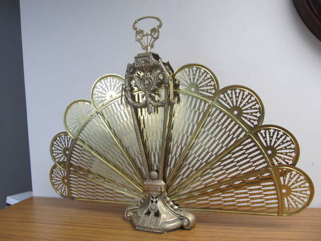 lot 117 image: Ornate Vintage Brass Folding Fireplace Screen 