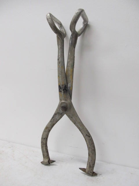 lot 129 image: Vintage 30 SAFETRAN Railroad Tongs