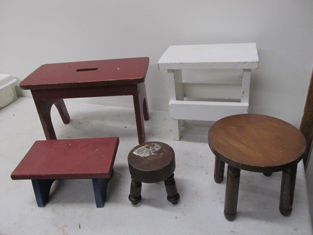 lot 155 image: Lot of Assorted Vintage Wooden Stools