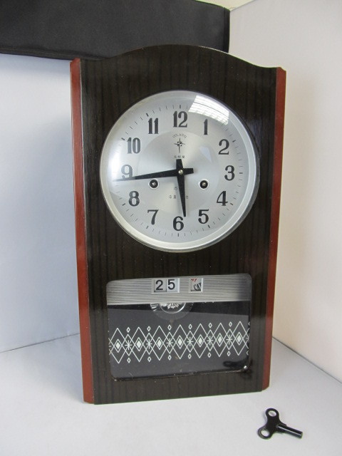 lot 172 image: Vintage Polaris Calendar Wall Clock