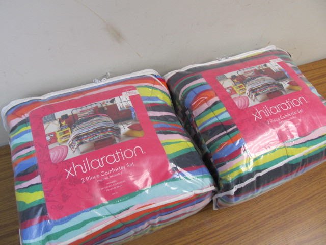 lot 178 image: 2 NEW Comforter Sets for XL Twin Beds