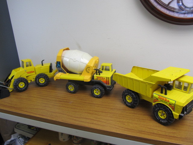 lot 3 image: 3 Large Vintage Metal TONKA Vehicles