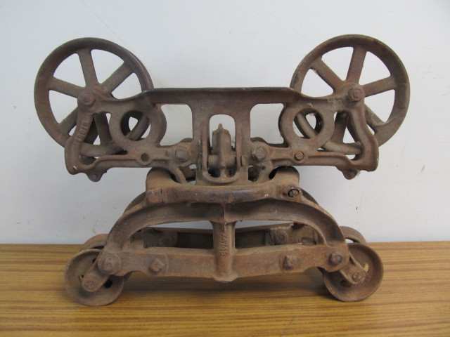 lot 5 image: Large Antique Cast Iron Hay Carrier