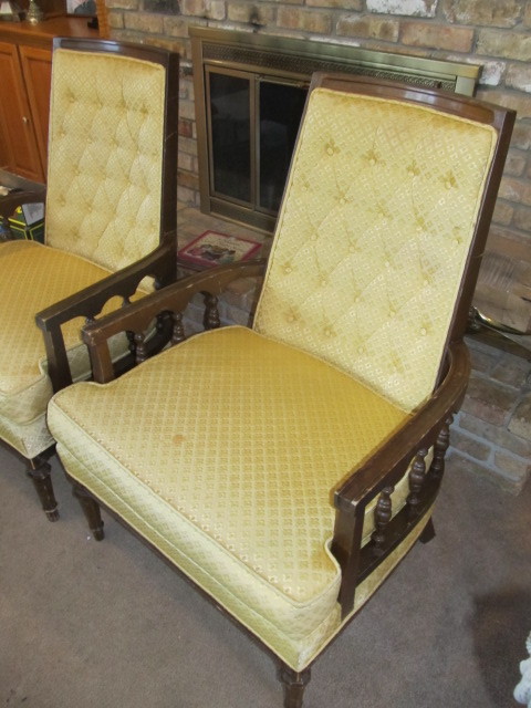 lot 7 image: Matching Pair of Large Mid Century Armchairs