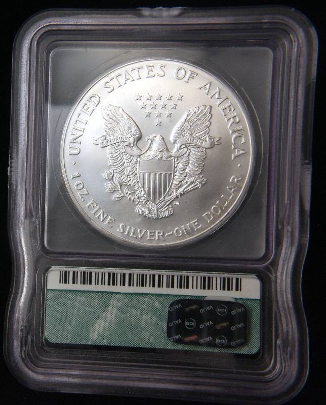 lot 32 image: 2001 AMERICAN SILVER EAGLE 1 TROY OZ. .999 FINE SILVER DOLLAR MS69 ICG