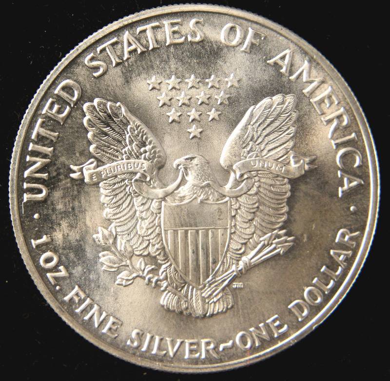 lot 40 image: 1990 AMERICAN SILVER EAGLE 1 TROY OZ. .999 FINE SILVER DOLLAR