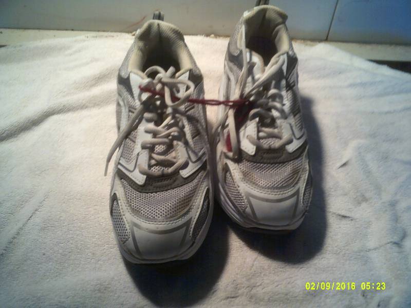 lot 7 image: EXCERSTEP LEATHER TENNIS SHOES