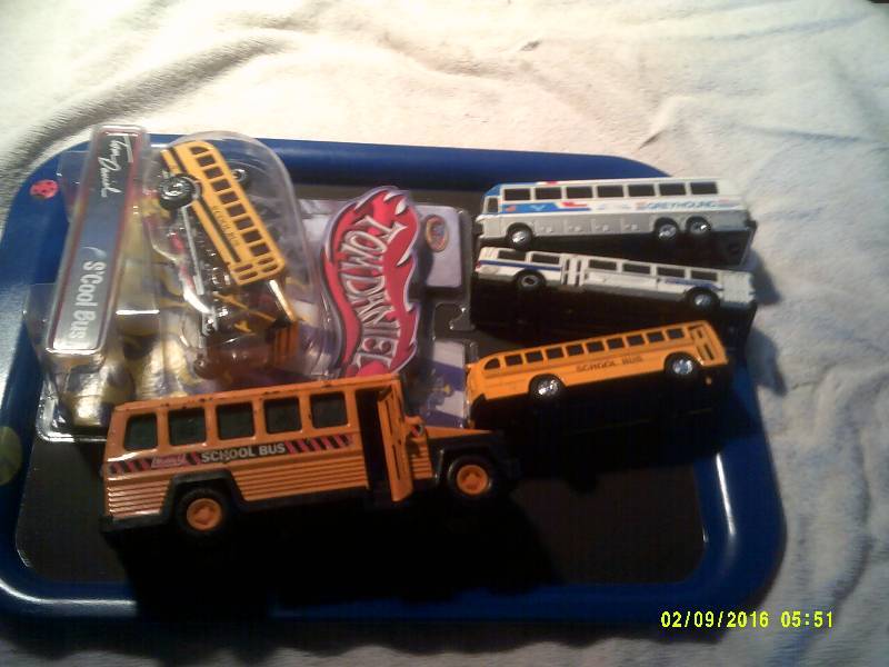 lot 11 image: COLLECTIBLE BUSES