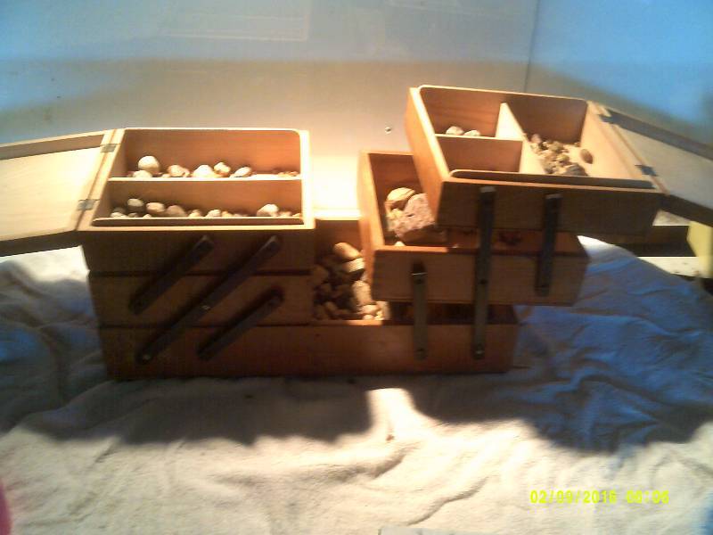 lot 14 image: VINTAGE COLLAPSIBLE WOODEN BOX