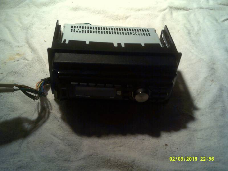 lot 32 image: TRUCK RADIO NEVER USED