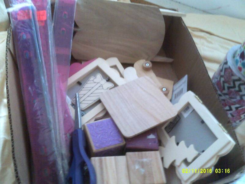 lot 40 image: CRAFTING SUPPLIES