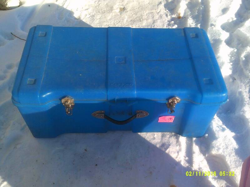 lot 59 image: LARGE CHEST TOTE WITH LATCHING COVER