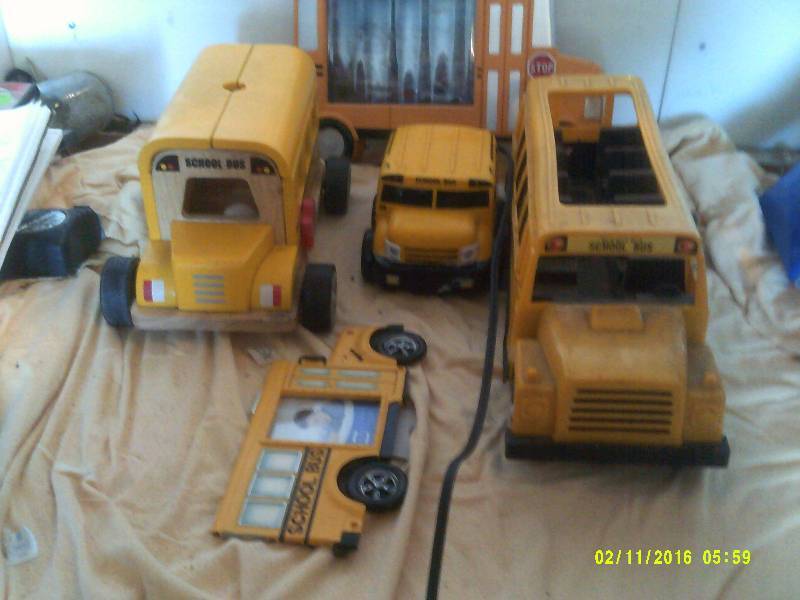 lot 65 image: SCHOOL BUSES