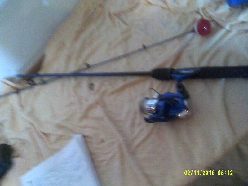 lot 66 image: SHAKE SPEAR ROD AND REEL