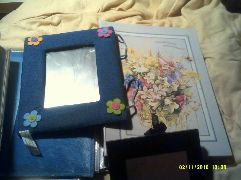 lot 72 image: PHOTO FRAMES AND ALBUMS