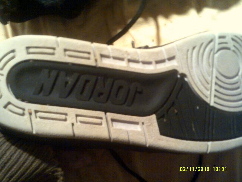 lot 77 image: JORDON TENNIS SHOES