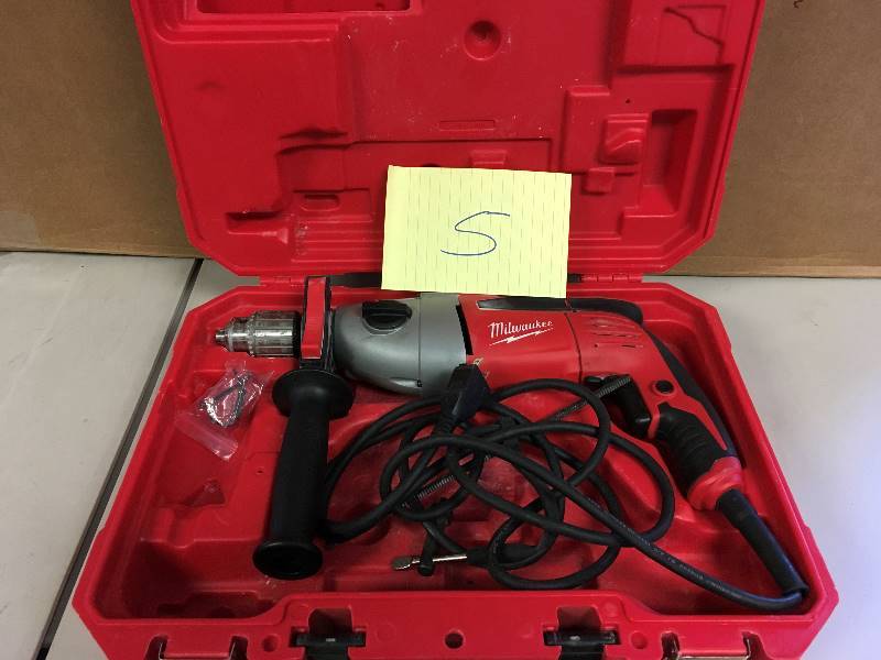 Milwaukee 12in Corded Hammer Drill  used in very god condition