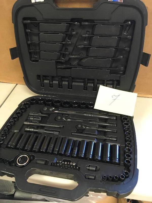 Husky 14in, 38in and 12in Drive 100 Postion Universal SAE and Metric Mechaincs Tool Set