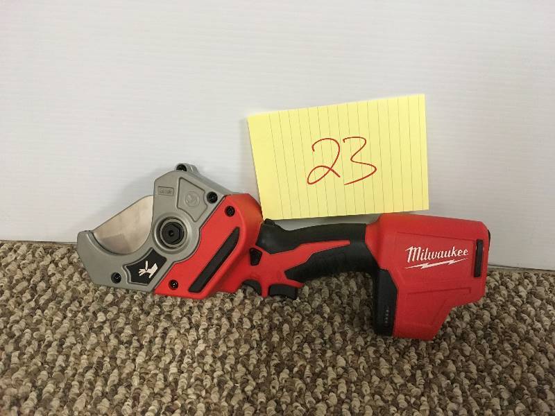Milwaukee 12v Plastic Pipe Shear Open box in like new condition