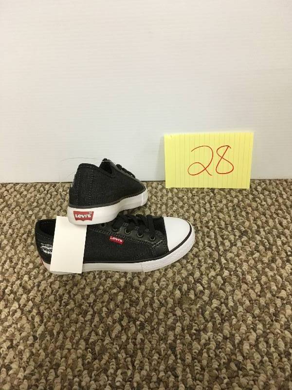Levis Boys Stan Buck Sneakers size 2. Black New