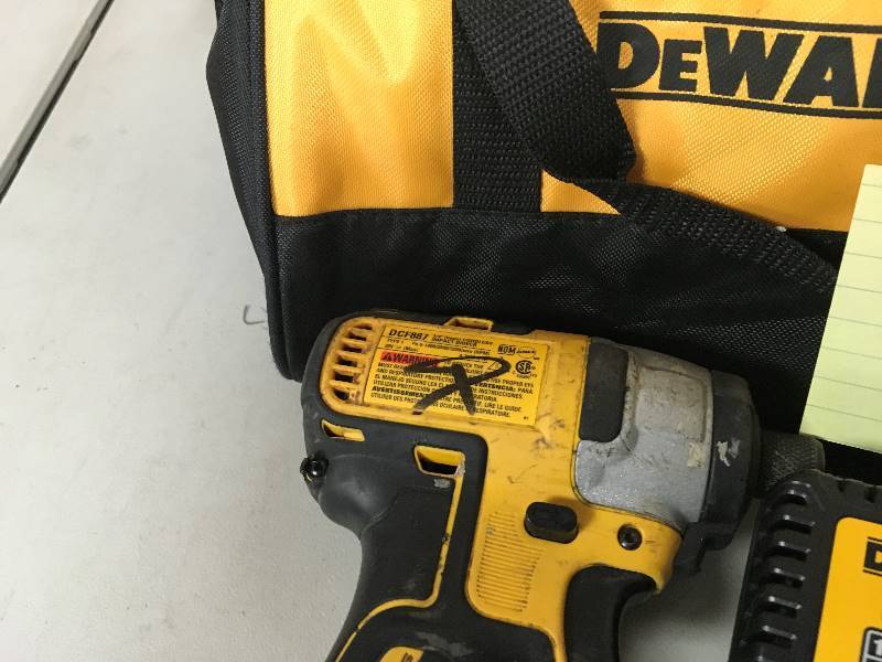 Dewalt DCF887 14  Cordless Impact Driver 20volt max used in working condition