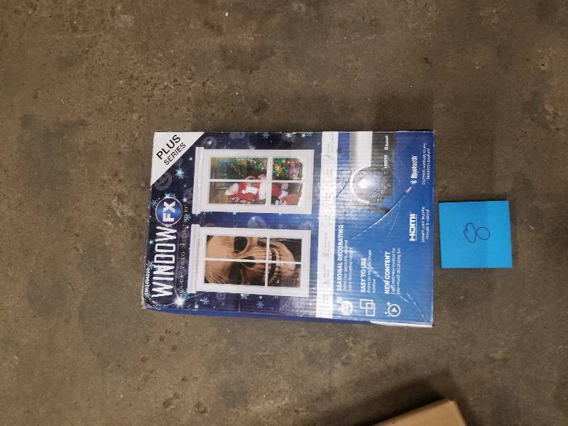 lot 8 image: Window FX 2017 Projector new