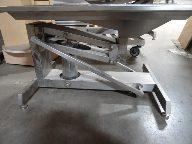 Stainless lift table used for pet g...