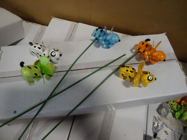 Outdoor planter decorations. 5 diff...