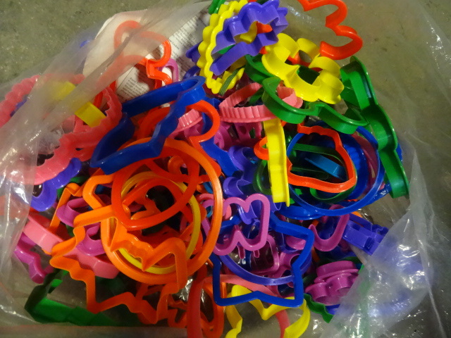 Large qty of misc plastic cookie cu...