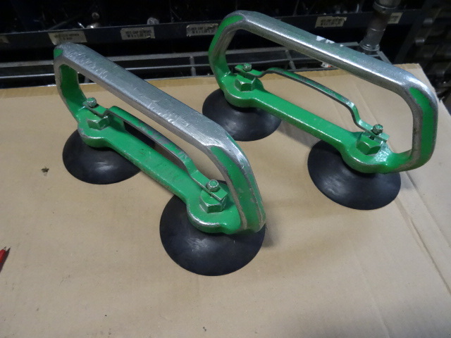 1 set of vacuum suction cups...