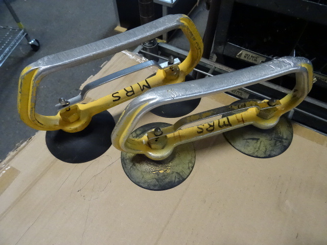 1 set of vacuum suction cups...