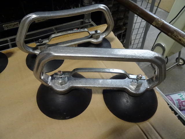 1 set of vacuum suction cups...