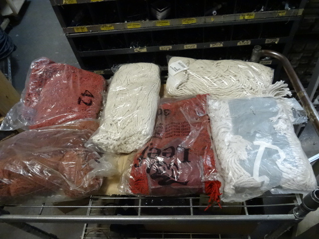 Dry and wet replacement mops. 4 dry...
