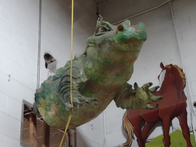 Paper mache Alligator. Front half only. Approx 5 long