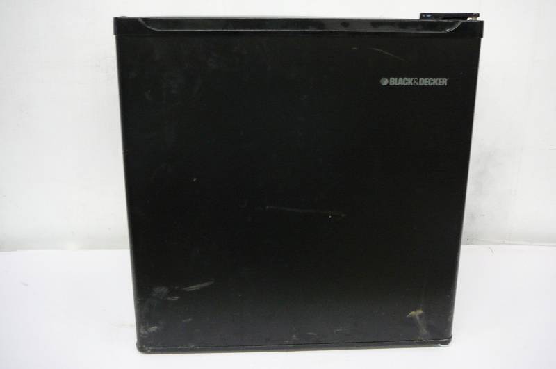 lot 5 image: Household Refrigerator